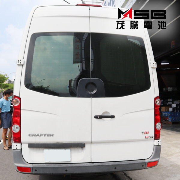 VOLKSWAGEN CRAFTER 電瓶安裝分享